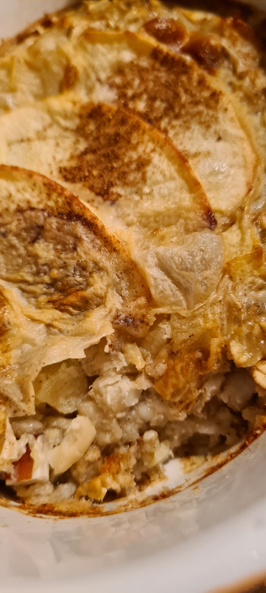 LEKKERS – Verwen jezelf met heerlijk crunchy appeltaart havermout uit de oven